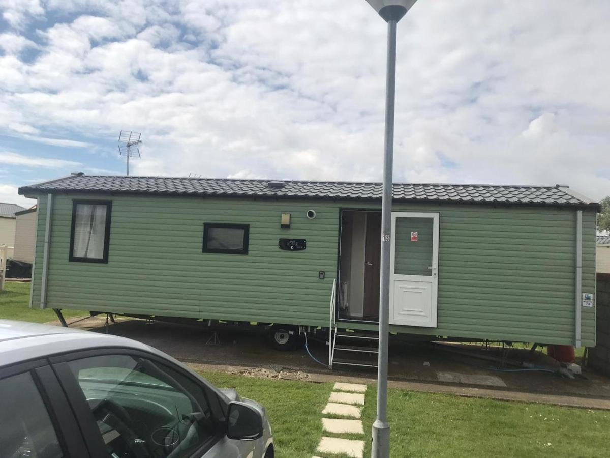 Swift Loire Hotel Jaywick Sands Exterior photo